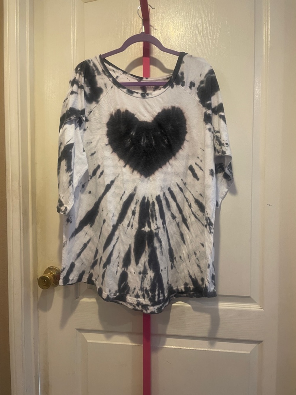 Black & White Tie-Dye Heart Tee - Women's Relaxed Top